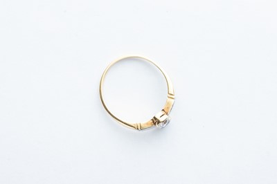 Lot 48 - A 18ct Gold Diamond & Sapphire Ring