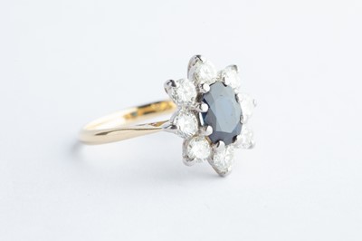 Lot 64 - A Gold Sapphire & Diamond Daisy Cluster Ring