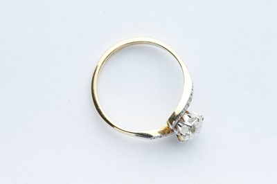 Lot 69 - A 18ct Yellow Gold Diamond Ring