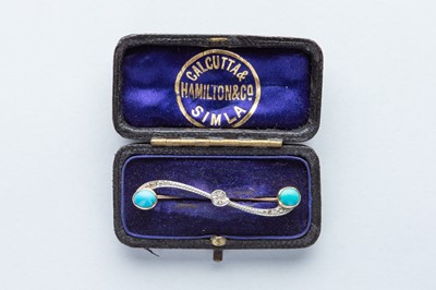 Lot 75 - A Turquoise & Chip Diamond Illusion Set Bar Brooch