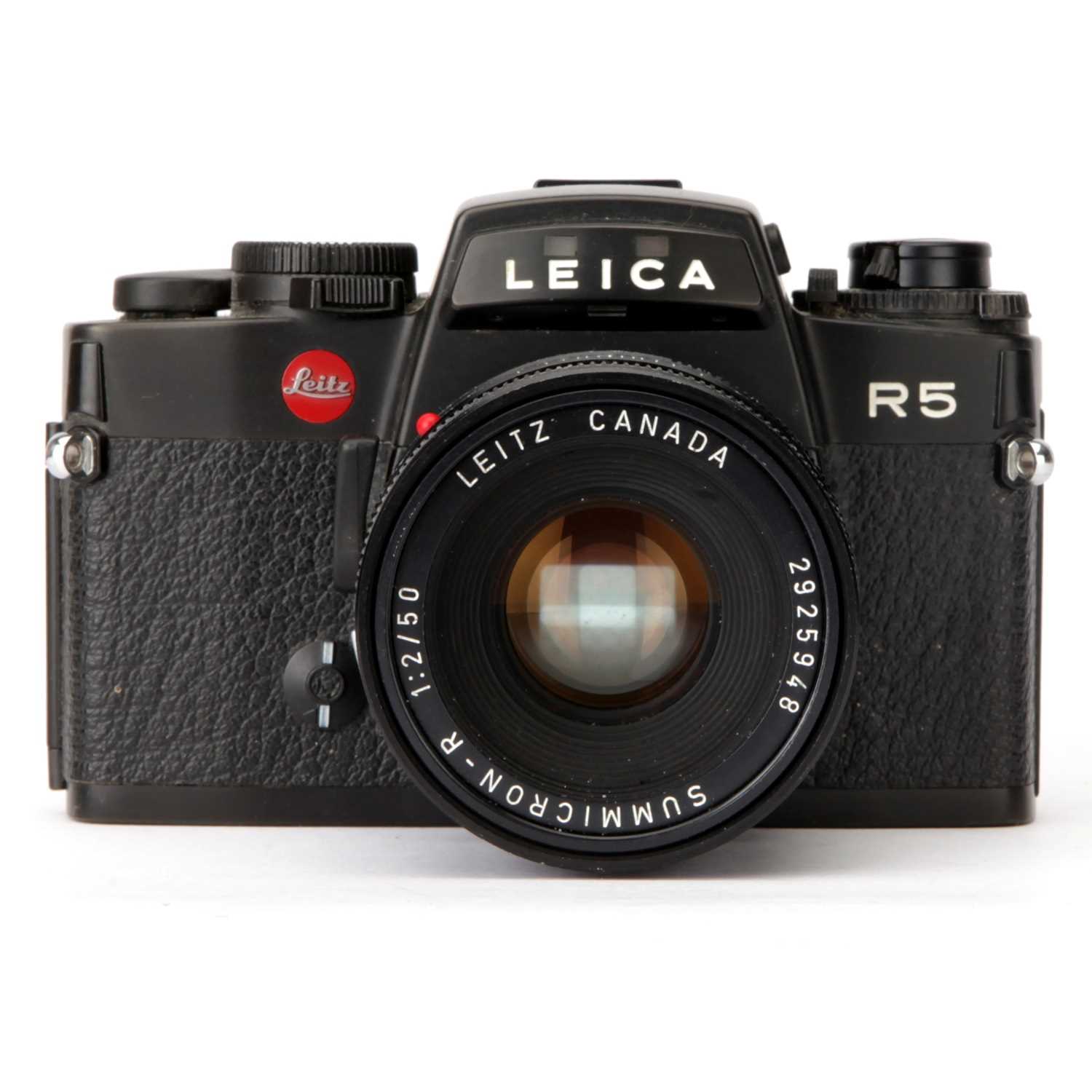 Lot 32 - A Leica R5 SLR Camera