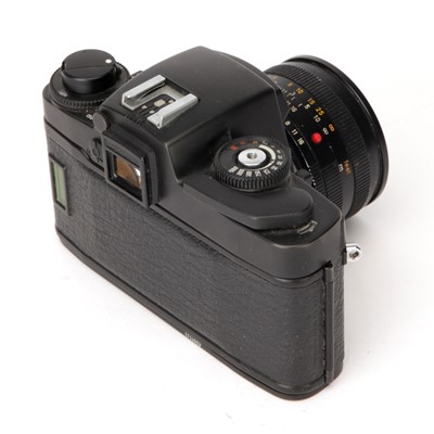 Lot 32 - A Leica R5 SLR Camera