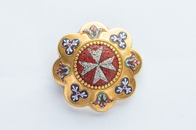Lot 77 - An Italian Gold Micromosaic Maltese Cross Brooch