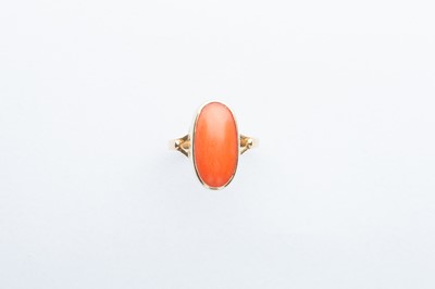 Lot 82 - A Yellow Metal Oval Orange Coral Ring