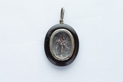 Lot 93 - An Ashford Marble Mourning Pendant