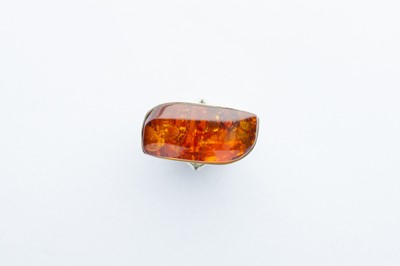 Lot 98 - A Mixed Collection of Jade & Amber Jewellery