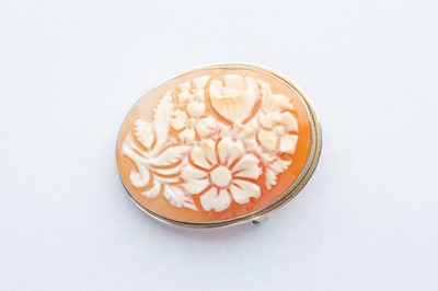 Lot 105 - A Collection of Two Shell Cameo Brooches & Bracelet