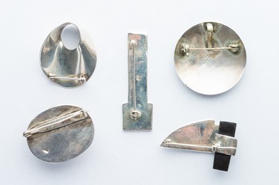 Lot 106 - A Collection of Five Silver Brooches