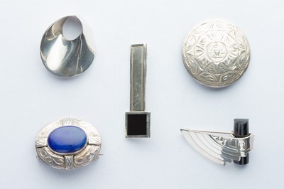Lot 106 - A Collection of Five Silver Brooches