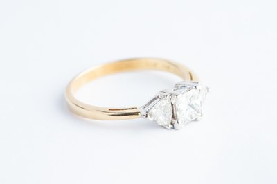 Lot 118 - A 18ct Gold Princess Cut Diamond Ring
