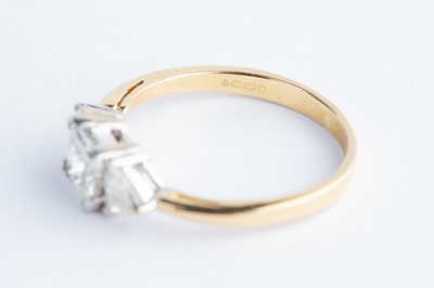 Lot 118 - A 18ct Gold Princess Cut Diamond Ring