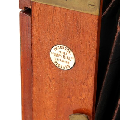 Lot 324 - A Thornton-Pickard Imperial Triple Extension Half Plate Mahogany Field Camera