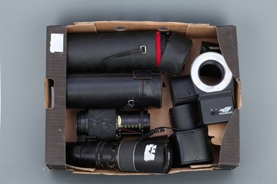 Lot 613 - A Collection of SLR Lenses