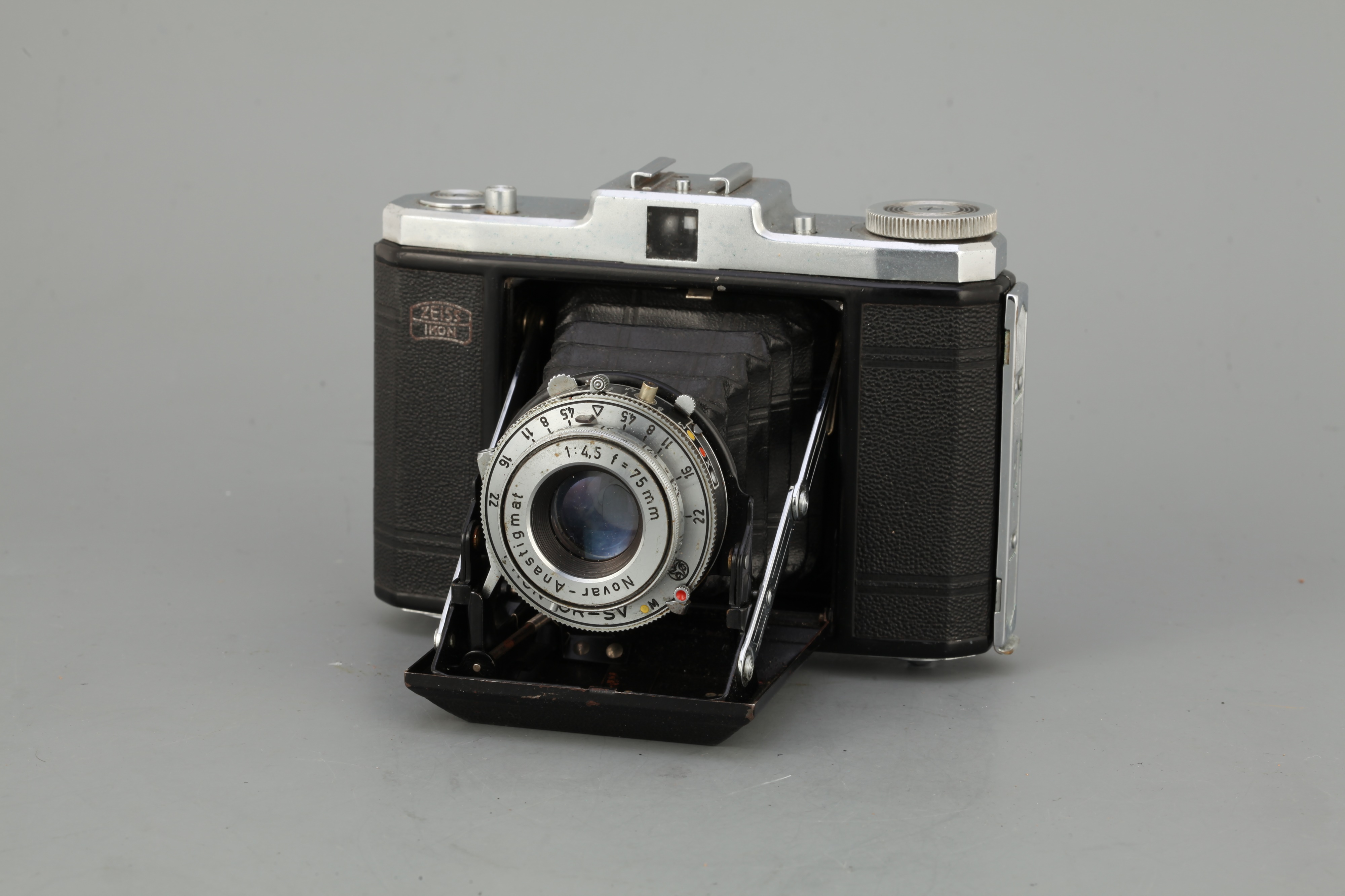 Lot 343 Five Zeiss Ikon Folding Cameras