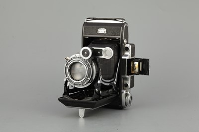 Lot 453 - A Zeiss Super Ikonta II 531/2 Folding Camera