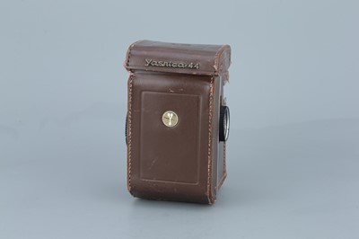 Lot 463 - A Yashica-44 TLR Camera