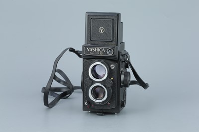 Lot 464 - A Yashica Mat-124G TLR Camera