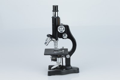 Lot 3 - Leitz Microscope