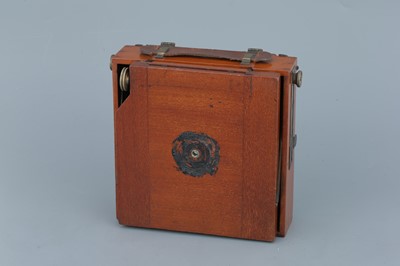 Lot 719 - An Unmarked Half Plate Field Camera