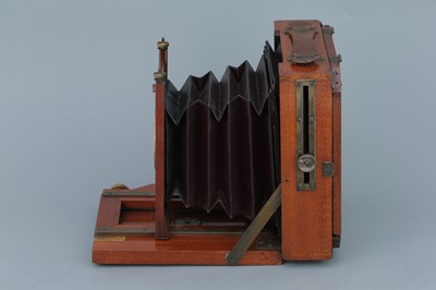 Lot 719 - An Unmarked Half Plate Field Camera