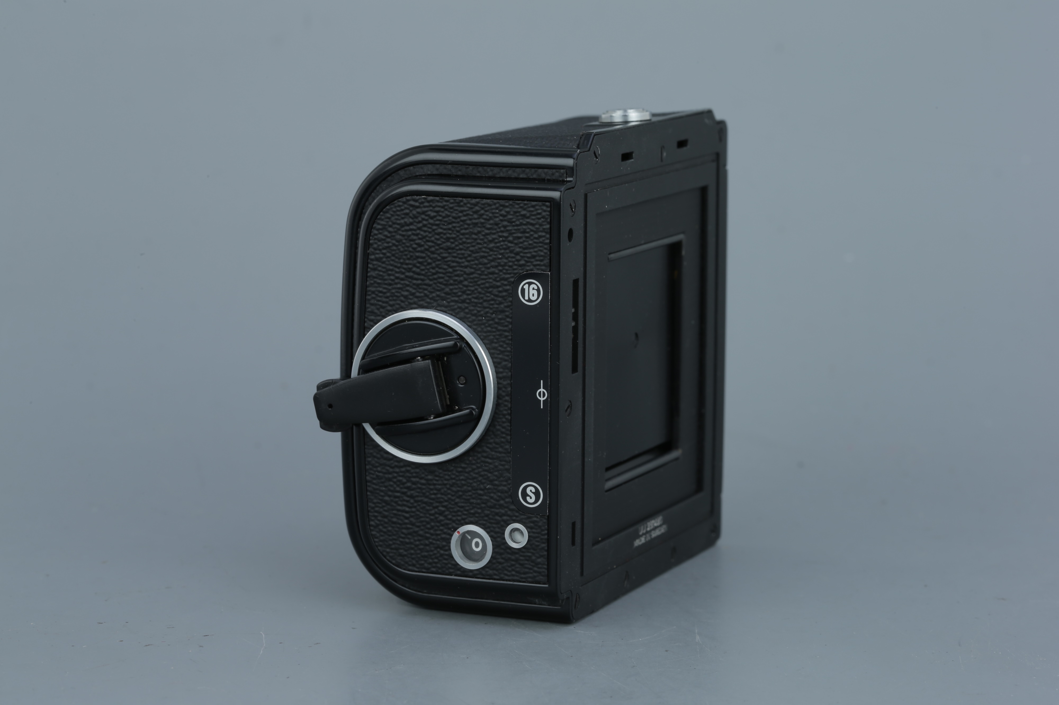 USED Hasselblad A-24 Film magazine (6X6 - 220 Film) with Dark Slide Holder - Black USED Hasselblad A-24 Film magazine (6X6 - 220 Film) with Dark Slide Holder - Black