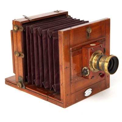 Lot 356 - An E & T Underwood Mahogany Half Plate Tailbaord Camera