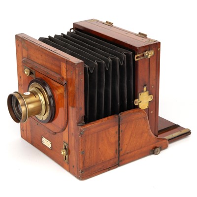 Lot 358 - A Samuel Hulme Half Plate Mahogany Tailboard Camera