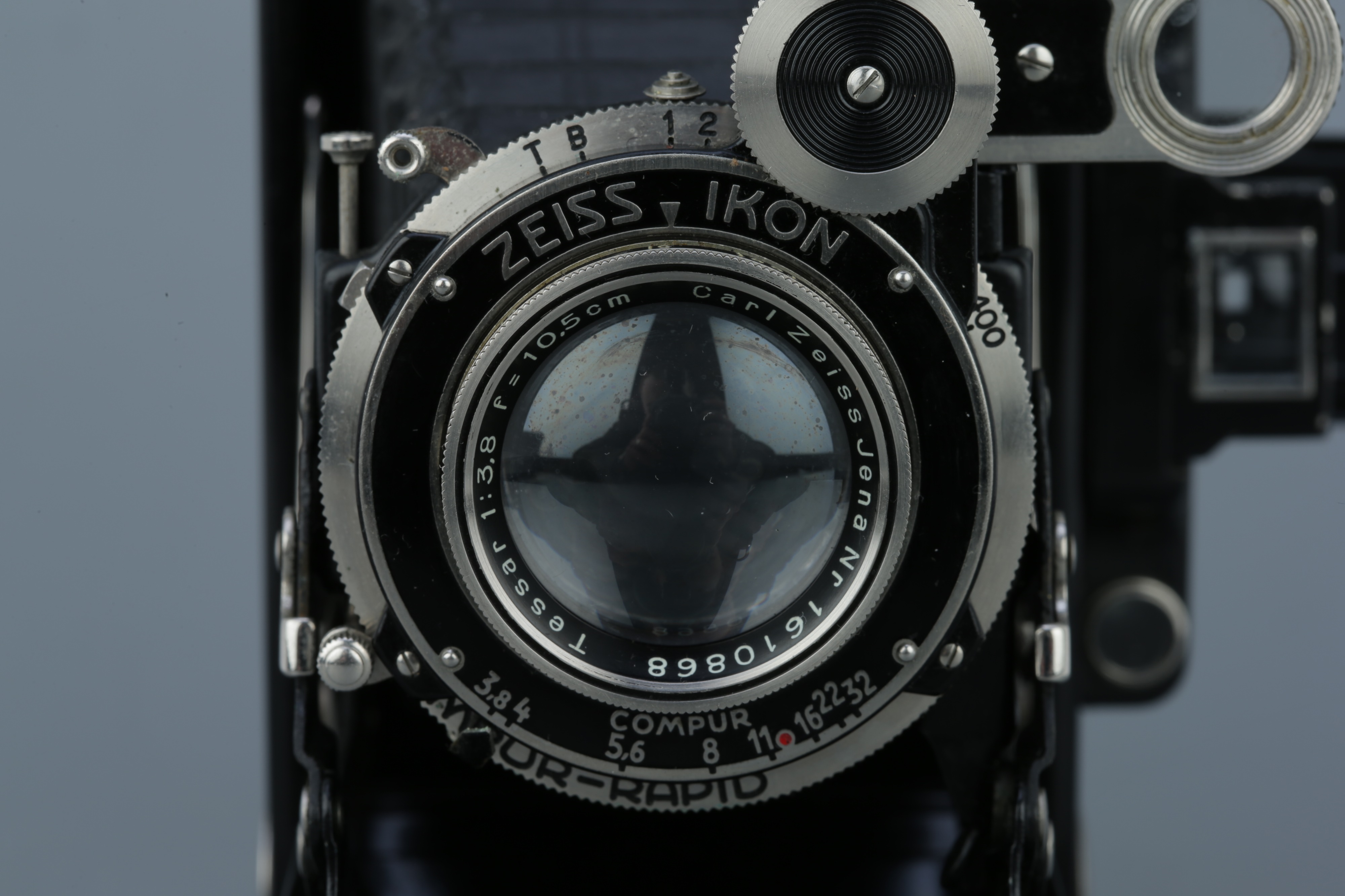 Lot 491 A Zeiss Ikon Super Ikonta 531/2 Folding