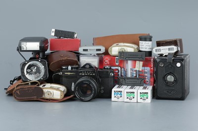 Lot 106 - A Selection of Cameras and Accessories