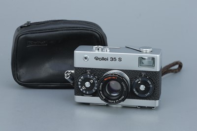 Lot 374 - A Rollei 35 S Compact Camera