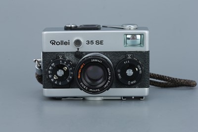 Lot 378 - A Rollei 35 SE Compact Camera