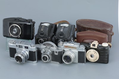 Lot 692 - A Selection of Various Cameras