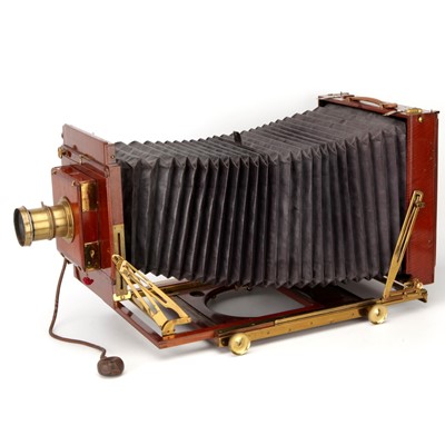 Lot 381 - A Thornton-Pickard Royal Ruby 10x8" Mahogany Field Camera