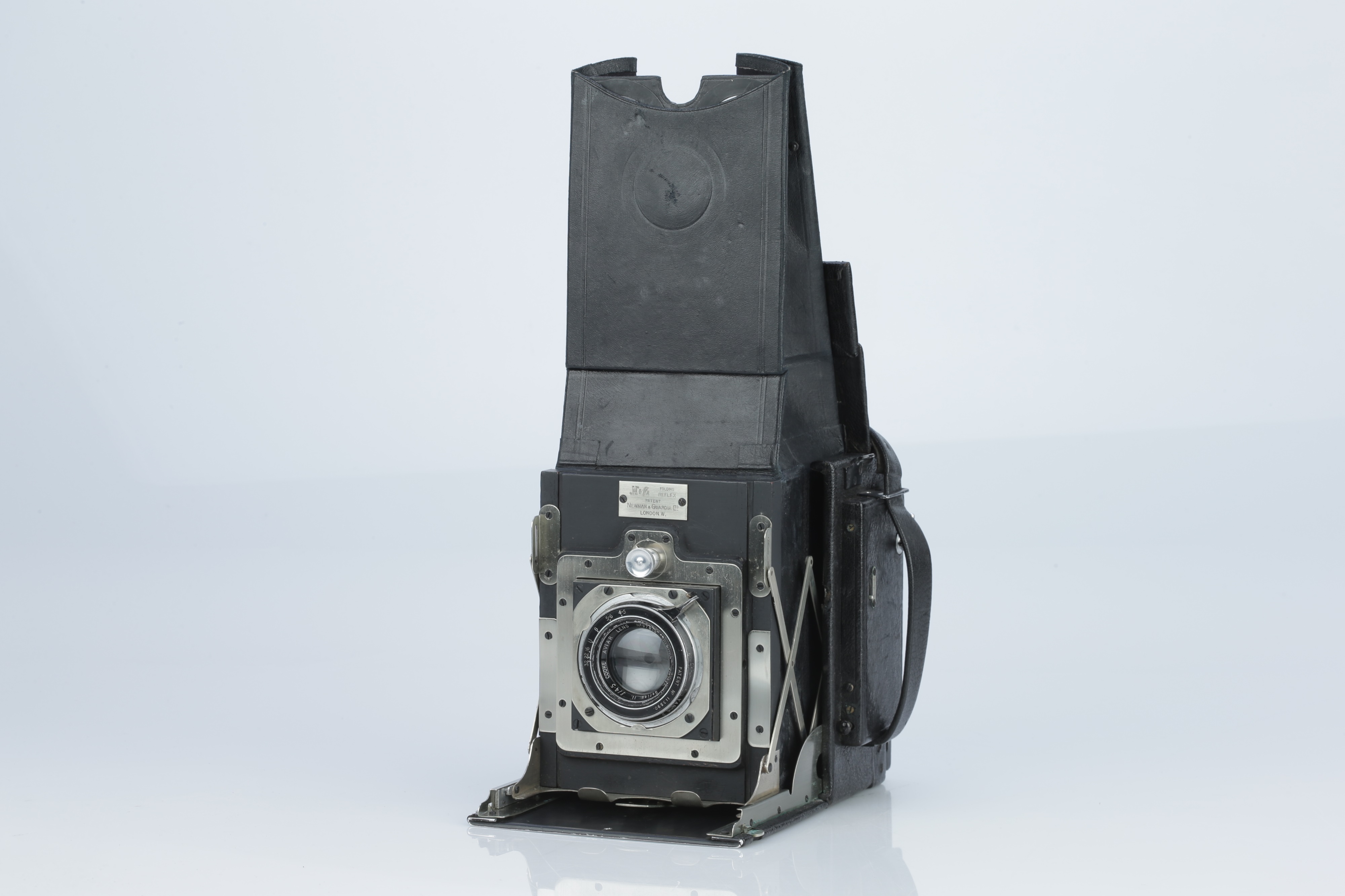 Lot 666 - A Newman & Guardia Folding Reflex Camera,