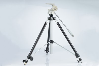 Lot 570 - A Kennett Tripod