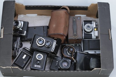 Lot 656 - A Selection of Various Cameras