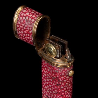 Lot 101 - An 18th Century Gold and Rayskin Lancet Case