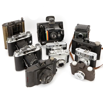 Lot 468 - A Selection of Various Cameras