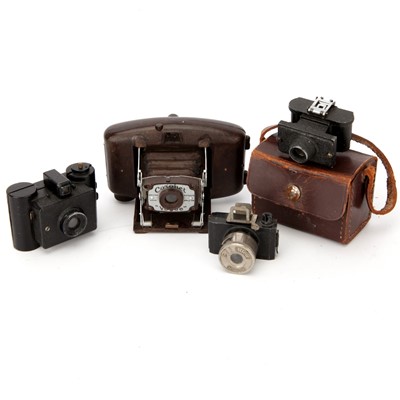 Lot 472 - A Coronet Vogue Camera