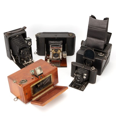 Lot 474 - A Selection og Various Cameras