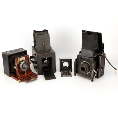 Lot 477 - A Selection of Various Cameras