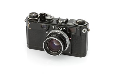 Lot 153 - A Nikon S2 'Black Dial' Rangefinder Camera
