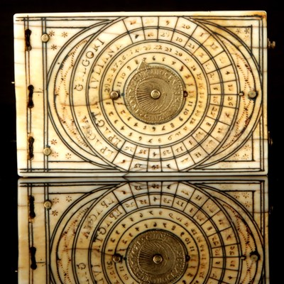 Lot 153 - A 17th Century Ivory Nuremburg Diptych Pocket Sundial