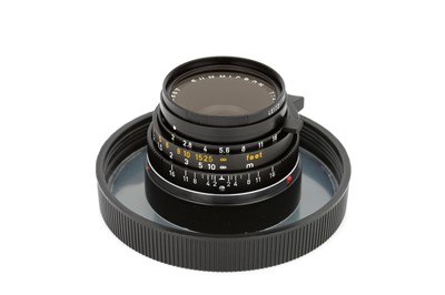 Lot 51 - A Leitz Summicron f/2 35mm Lens