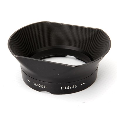 Lot 50 - A Leitz OLLUX Lens Hood