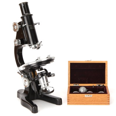 Lot 157 - A Leitz Polarising Model KM Microscope