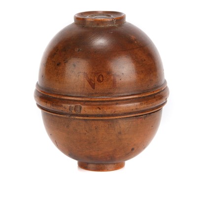 Lot 121 - An Early Boxwood Pill Silverer