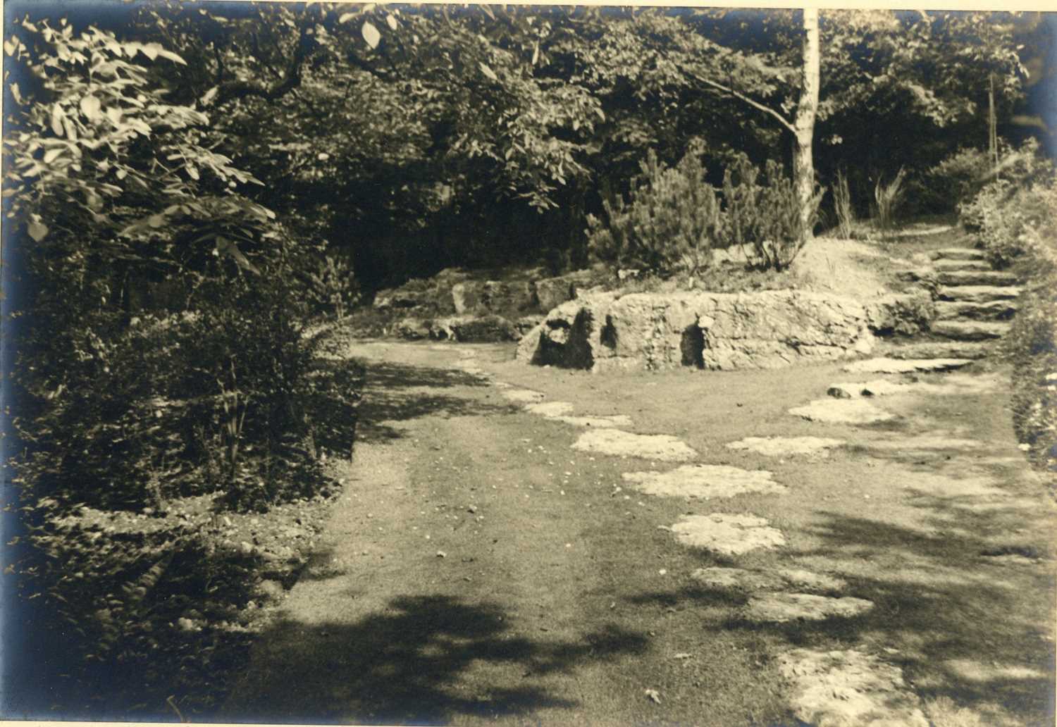 Lot 151 - BERTRAM PARK (1883-1972) A Pictorialist Garden Folio