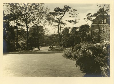 Lot 151 - BERTRAM PARK (1883-1972) A Pictorialist Garden Folio