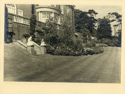 Lot 151 - BERTRAM PARK (1883-1972) A Pictorialist Garden Folio